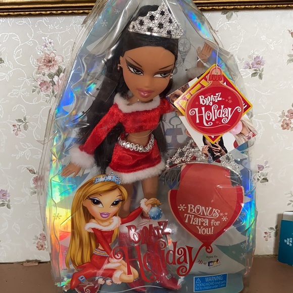 BRATZ Holiday Doll - Picture 6 of 6